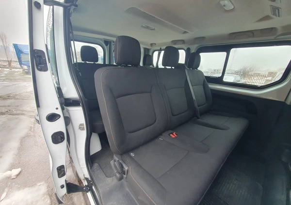 Renault Trafic cena 81180 przebieg: 124395, rok produkcji 2017 z Ozimek małe 92